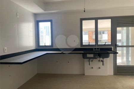Apartamento à venda com 3 suítes em Campo Belo, São Paulo, SP