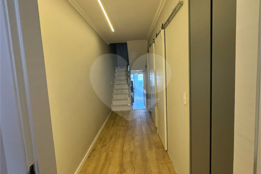 Casa à venda com 3 quartos, sendo 1 suíte, no condomínio Residencial Vegas, São Paulo - SP
