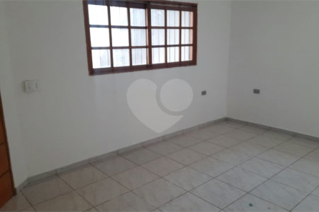 Sobrado à venda com 4 quartos, sendo 1 suíte, em Jardim Hubert, Indaiatuba, SP