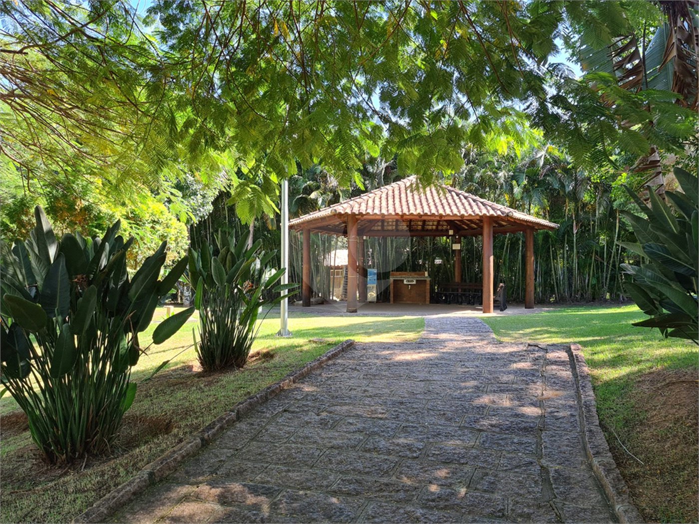 Casa à venda com 3 suítes no condomínio Terras de São Francisco, Vinhedo - SP