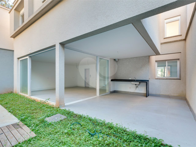 Casa à venda com 4 suítes no condomínio Vila Arese, São Paulo - SP