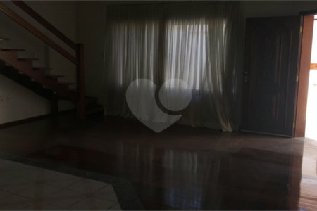 Sobrado à venda com 6 quartos, sendo 3 suítes, em Jardim Refúgio, Sorocaba, SP