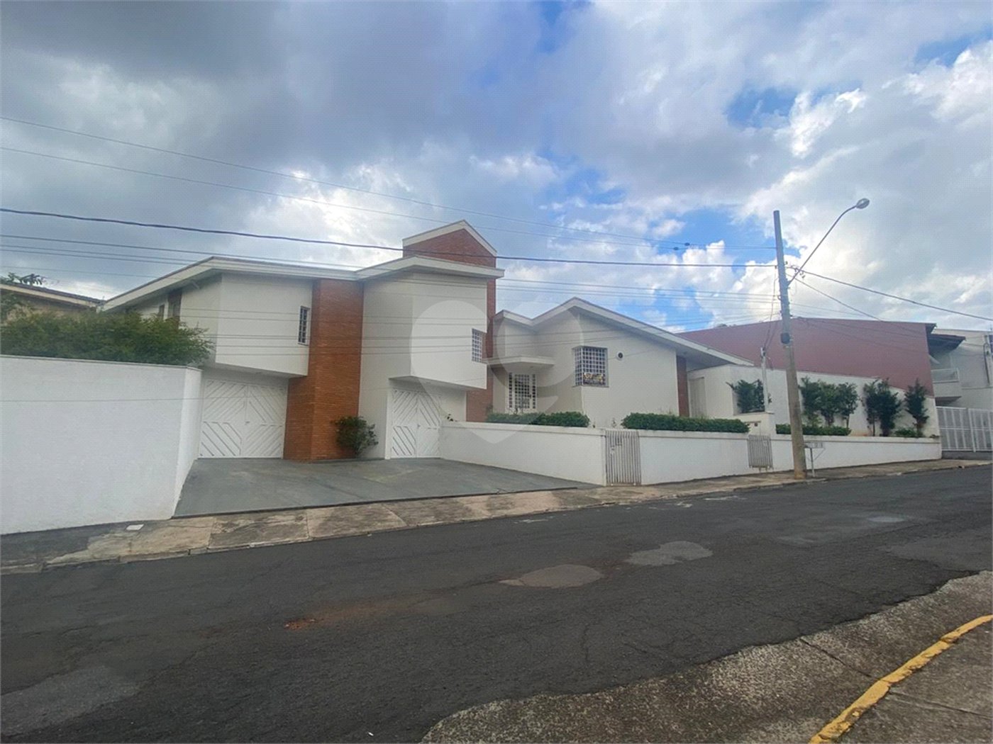 Sobrado à venda ou para alugar com 3 quartos, sendo 1 suíte, no Centro, Salto, SP