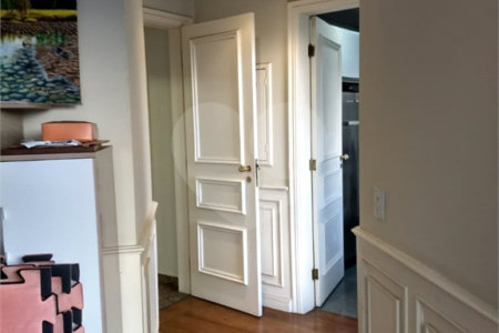 APARTAMENTO ALTO PADRÃO NA ACLIMAÇÃO A 36% ABAIXO DO VALOR DE MERCADO.