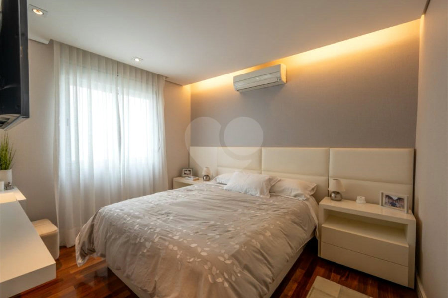 Casa à venda com 4 quartos, sendo 2 suítes, no condomínio Melbourne Residence, São Paulo - SP