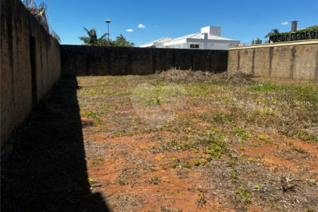 Terreno com 586,00 m² á Venda.