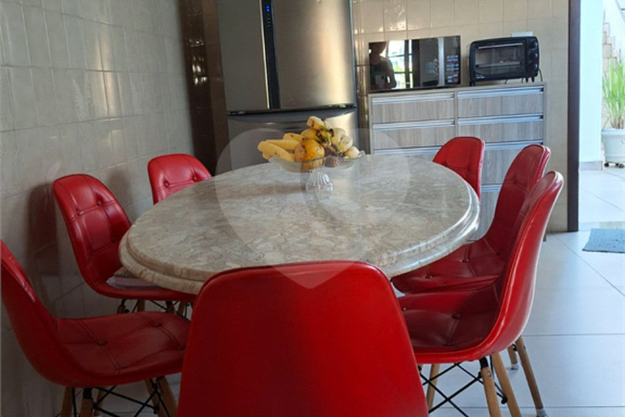 Sobrado à venda com 3 quartos, sendo 1 suíte,  em Tremembé, São Paulo, SP