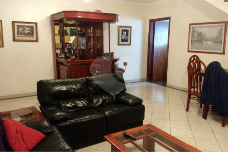 Sobrado à venda com 3 quartos, sendo 1 suíte, em Parada Inglesa, São Paulo, SP