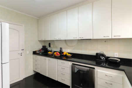 Apartamento à venda com 3 quartos, sendo 2 suítes, em Campo Belo, São Paulo, SP