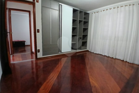 Casa à venda com 5 quartos, sendo 3 suítes, em Vila Santista, Atibaia, SP