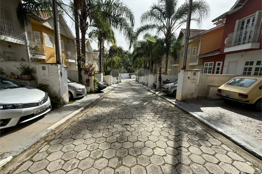 Casa à venda com 2 suítes no condomínio Village Palmas, São Paulo - SP