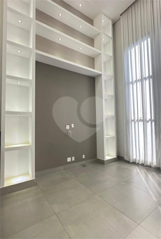 Casa à venda com 3 quartos, sendo 2 suítes, no condomínio Residencial Maria Dulce, Indaiatuba - SP