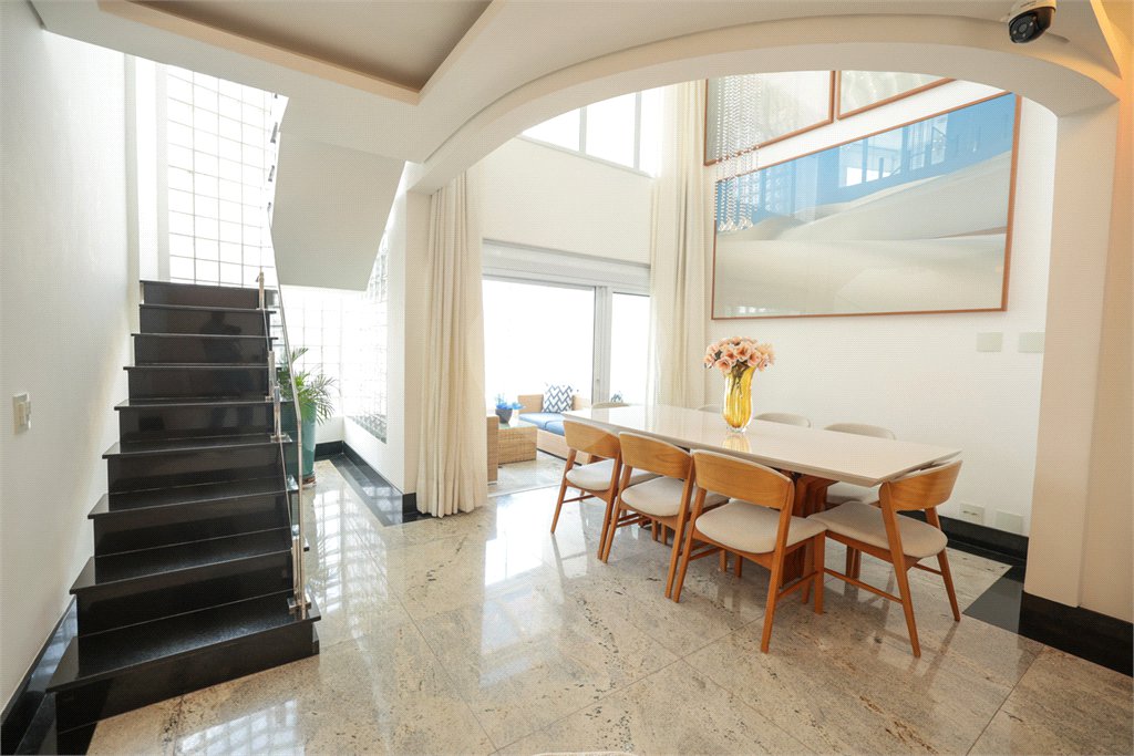 Apartamento à venda com 4 quartos, sendo 1 suíte,  em Vila Mariana, São Paulo, SP