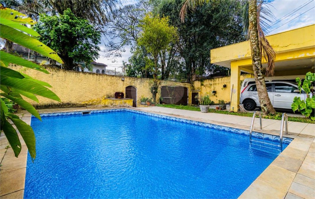 Casa à venda com 3 quartos, sendo 1 suíte, em Interlagos, São Paulo, SP