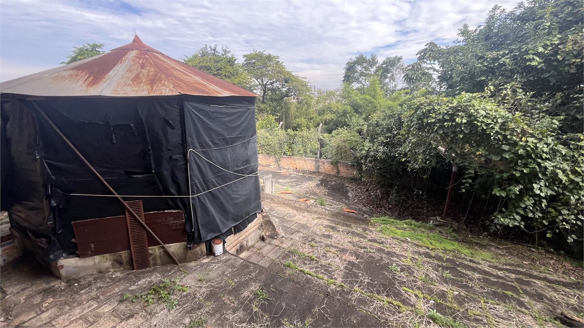 Casa Térrea com 3 dormitórios no Centro de Atibaia