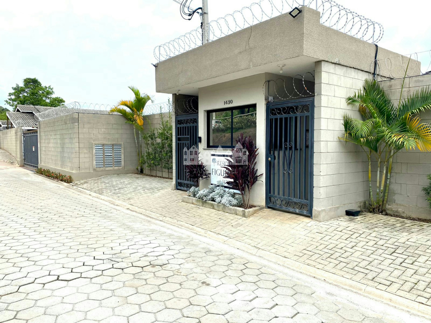 Casa à venda com 2 quartos, sendo 1 suíte, no condomínio Figueiras, Atibaia - SP