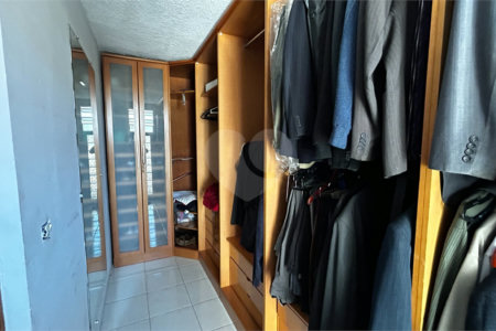 Sobrado à venda com 3 quartos, sendo 2 suítes, em Cidade São Francisco, São Paulo, SP