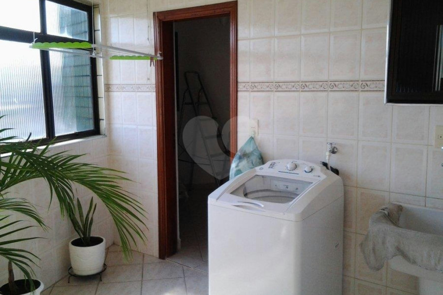 Apartamento à venda com 3 quartos, sendo 2 suítes, em Vila Tupi, Praia Grande, SP