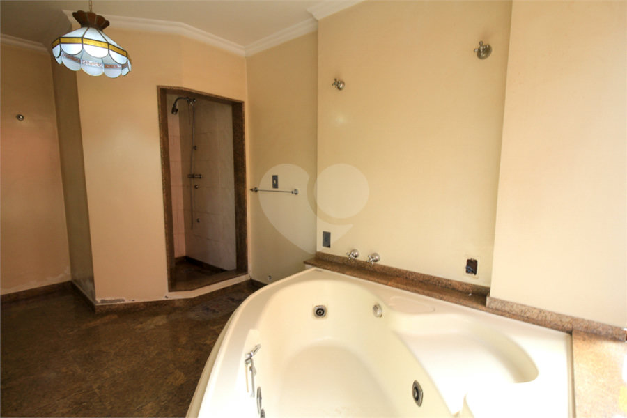 Casa à venda com 5 quartos, sendo 3 suítes, em Jardim São Bento, São Paulo, SP