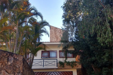 Casa à venda com 4 quartos, sendo 2 suítes, no condomínio Osato, Atibaia - SP