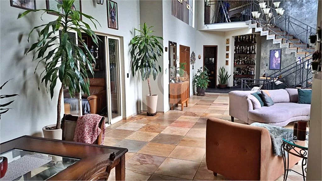 Casa à venda com 8 quartos, sendo 4 suítes, em Roseira, Mairiporã, SP