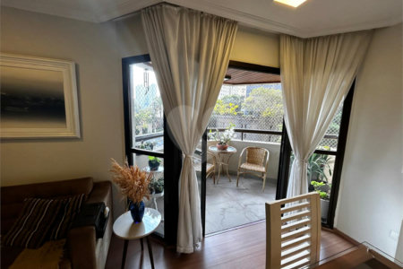 Apartamento à venda com 3 quartos, sendo 1 suíte,  em Vila Andrade, São Paulo, SP