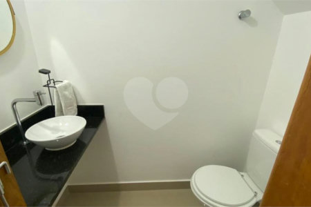 Casa à venda com 3 quartos, sendo 1 suíte, no condomínio Garden Village, São Paulo - SP