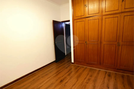 Casa à venda com 4 quartos, sendo 2 suítes, em Jardim São Bento, São Paulo, SP
