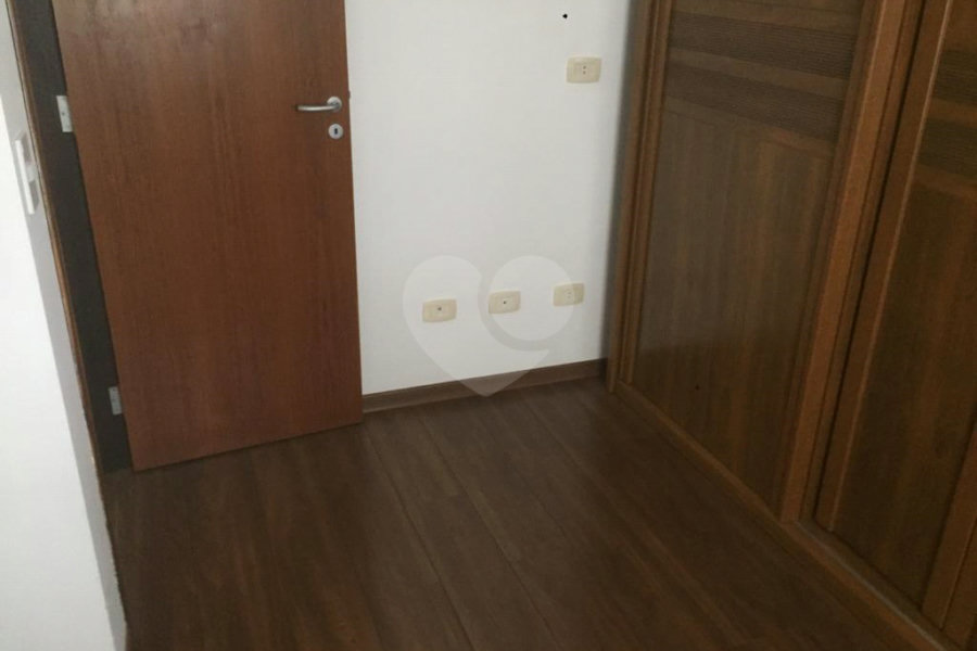 Casa à venda com 3 quartos, sendo 1 suíte, no condomínio Morada do Horto, São Paulo - SP