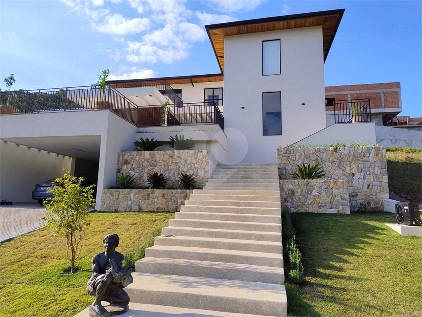 Casa à venda ou para alugar com 4 suítes no condomínio Itaporã, Atibaia - SP