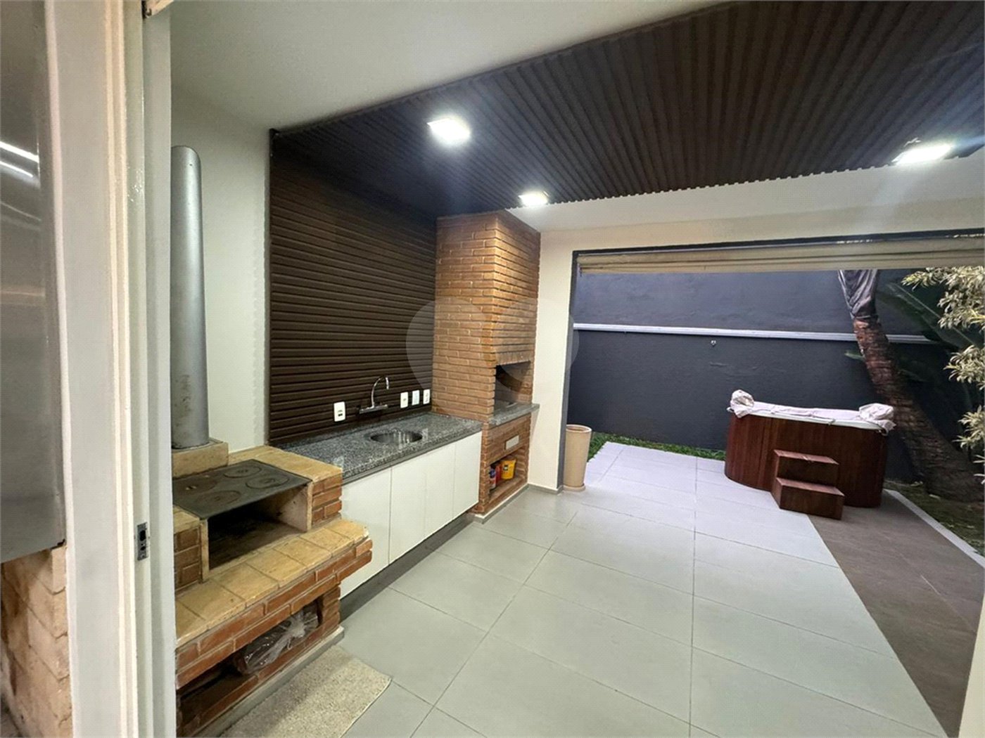Casa à venda com 3 suítes no condomínio Brisa 1, Mogi das Cruzes - SP
