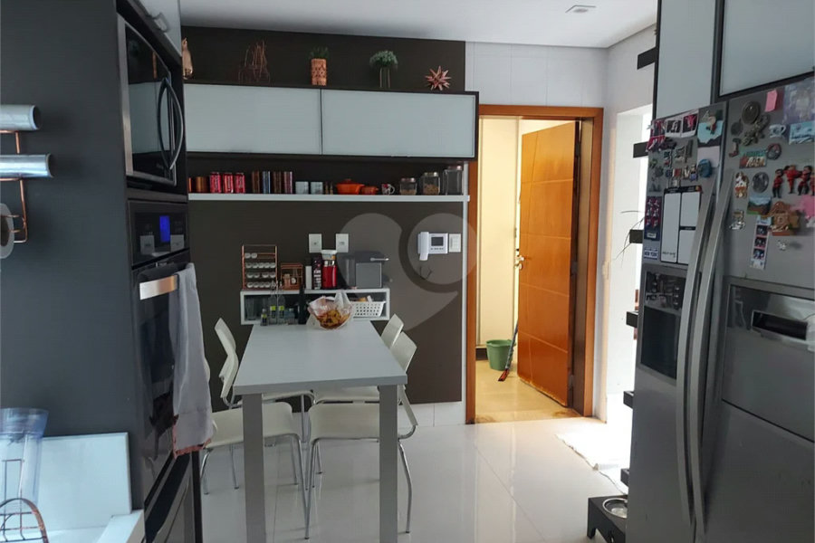 Sobrado à venda com 3 suítes em Horto, São Paulo, SP
