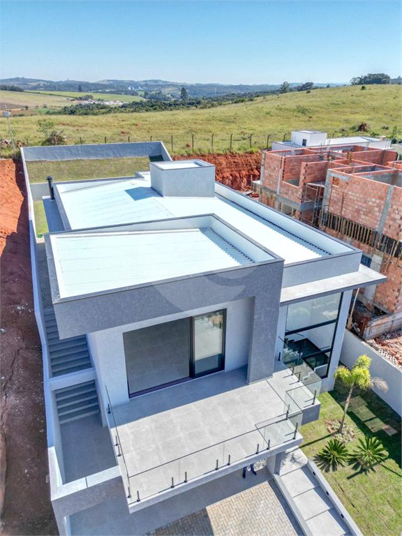 Casa à venda com 3 suítes no condomínio Shamballa 3, Atibaia - SP