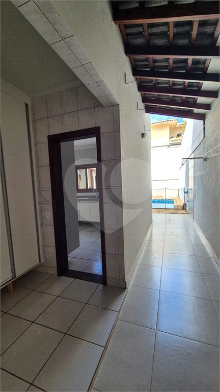 Casa à venda com 4 quartos, sendo 2 suítes, no condomínio Residencial Grape Village, Vinhedo - SP