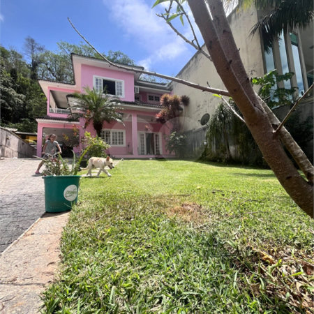 Casa à venda com 4 quartos, sendo 3 suítes, no condomínio Fazenda Cantagalo, Rio de Janeiro - RJ