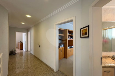 Casa à venda com 5 quartos, sendo 3 suítes, no condomínio Granja Olga III, Sorocaba - SP