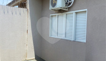 Casa à venda com 3 quartos, sendo 1 suíte,  em Ipê, Três Lagoas, MS