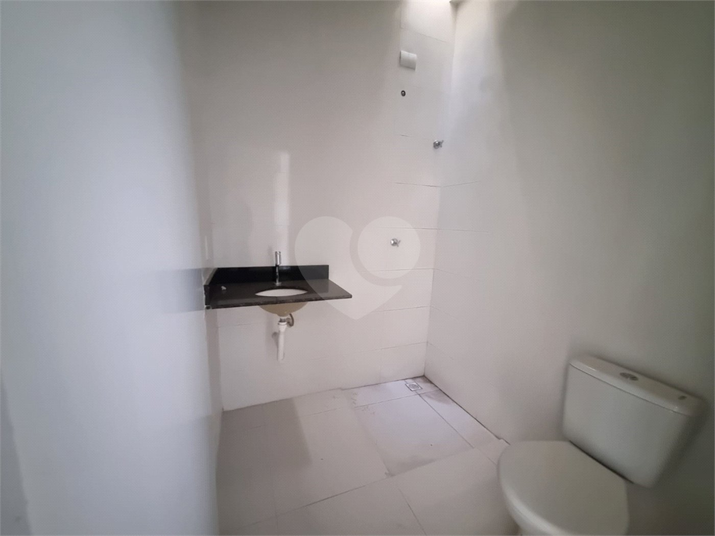 Casa à venda com 3 quartos, sendo 1 suíte, no condomínio Residencial Américo Figueiredo, Sorocaba - SP