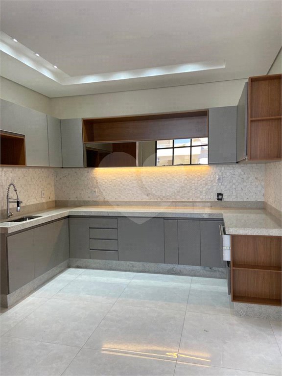 Casa à venda com 3 suítes no condomínio Residencial Maria Dulce, Indaiatuba - SP