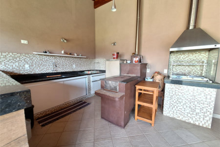 Casa à venda com 4 quartos, sendo 1 suíte, em Santa Cândida, Vinhedo, SP