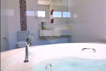Casa à venda com 4 quartos, sendo 3 suítes, no condomínio Lago da Serra, Araçoiaba da Serra - SP