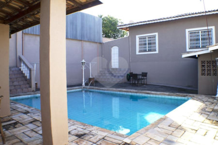 Casa Térrea à venda com 3 quartos, sendo 1 suíte, em Vila Gardênia, Atibaia, SP