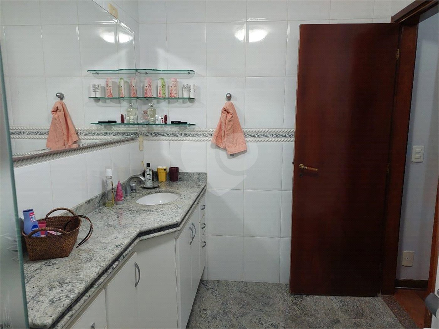 Apartamento à venda com 3 quartos, sendo 1 suíte, no Centro, Araraquara, SP