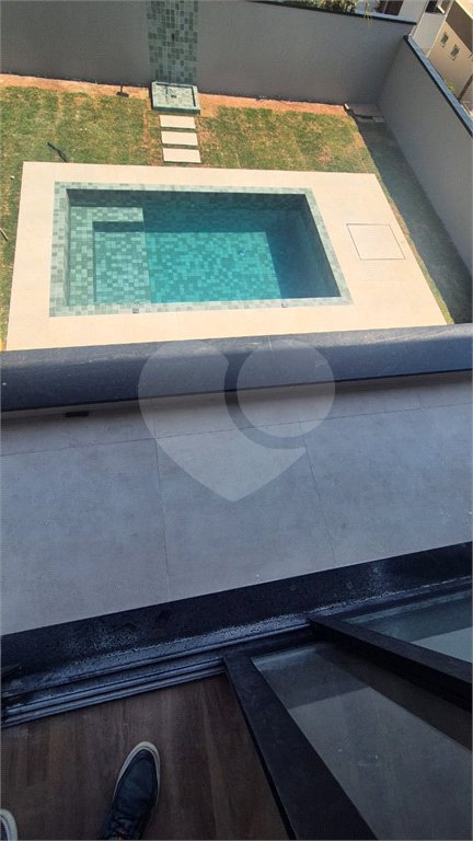 Casa à venda com 3 suítes no condomínio Recanto dos Paturis, Vinhedo - SP