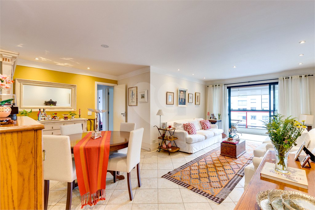 Apartamento à venda com 4 quartos, sendo 2 suítes, em Morumbi, São Paulo, SP