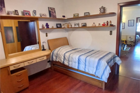 Sobrado à venda com 4 quartos, sendo 2 suítes, em Jardim Leonor, São Paulo, SP