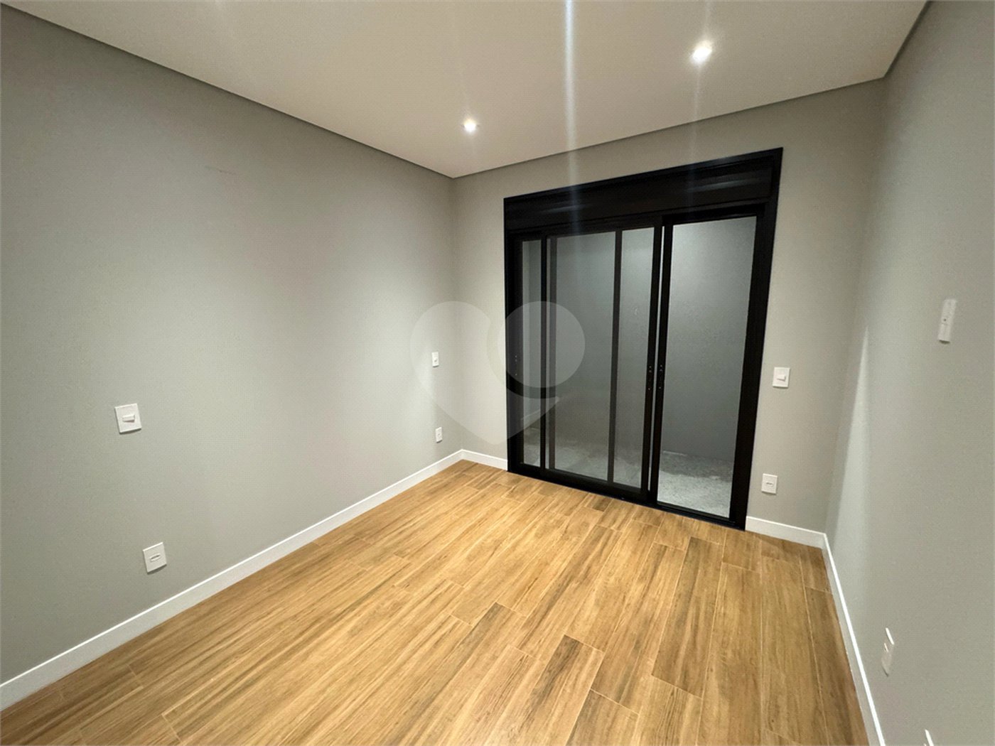 CASA A VENDA COM 3 DORMITÓRIOS, SENDO 1 SUITE NO SESIDENCIAL VILLENEUVE