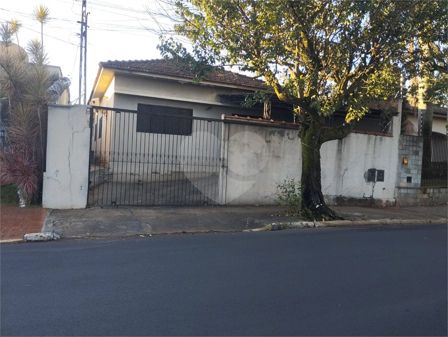 Casa Térrea à venda com 3 quartos, sendo 1 suíte, em Vila Xavier (vila Xavier), Araraquara, SP