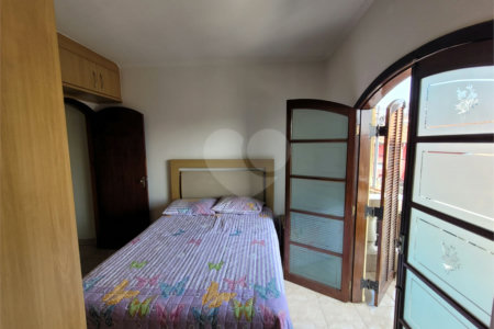 Sobrado à venda com 3 quartos, sendo 1 suíte, em Vila dos Remédios, São Paulo, SP