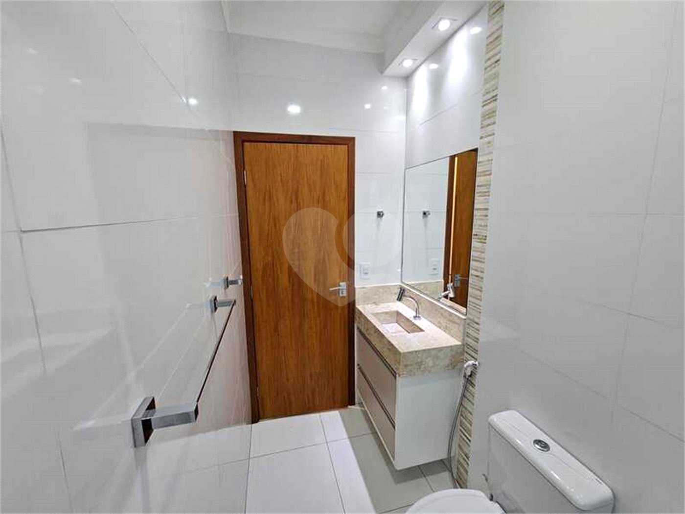 Casa à venda com 3 quartos, sendo 1 suíte, no condomínio Vista Verde, Indaiatuba - SP